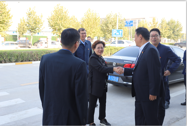 鄭州二七區(qū)委組織部常務(wù)副部長王波一行 蒞臨我公司考察指導黨建工作