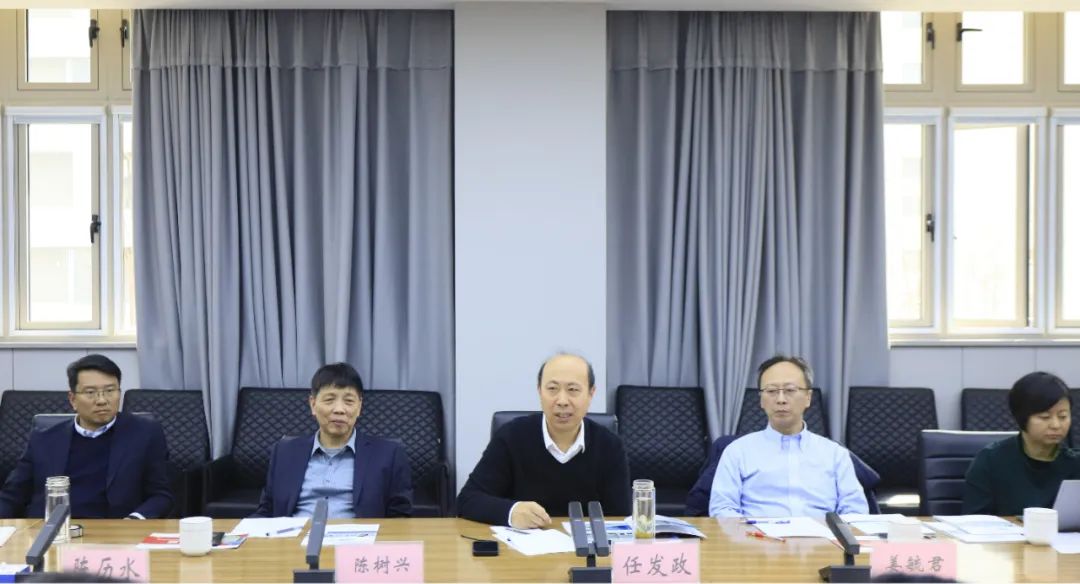 花花牛乳業(yè)集團(tuán)黨委書記、董事長唐洪峰一行赴中原食品實(shí)驗(yàn)室同中國工程院院士、中原食品實(shí)驗(yàn)室主任任發(fā)政座談交流