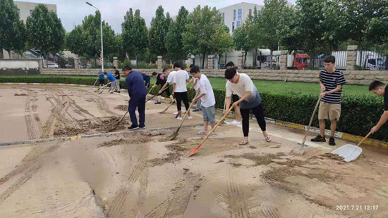 微光匯聚、風雨同舟，我們一起扛！