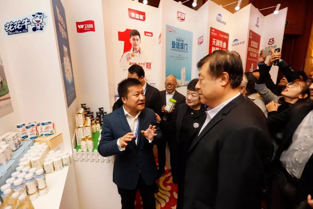 奶業(yè)新未來(lái)?中國(guó)奶業(yè)20強(qiáng)峰會(huì)在上海召開