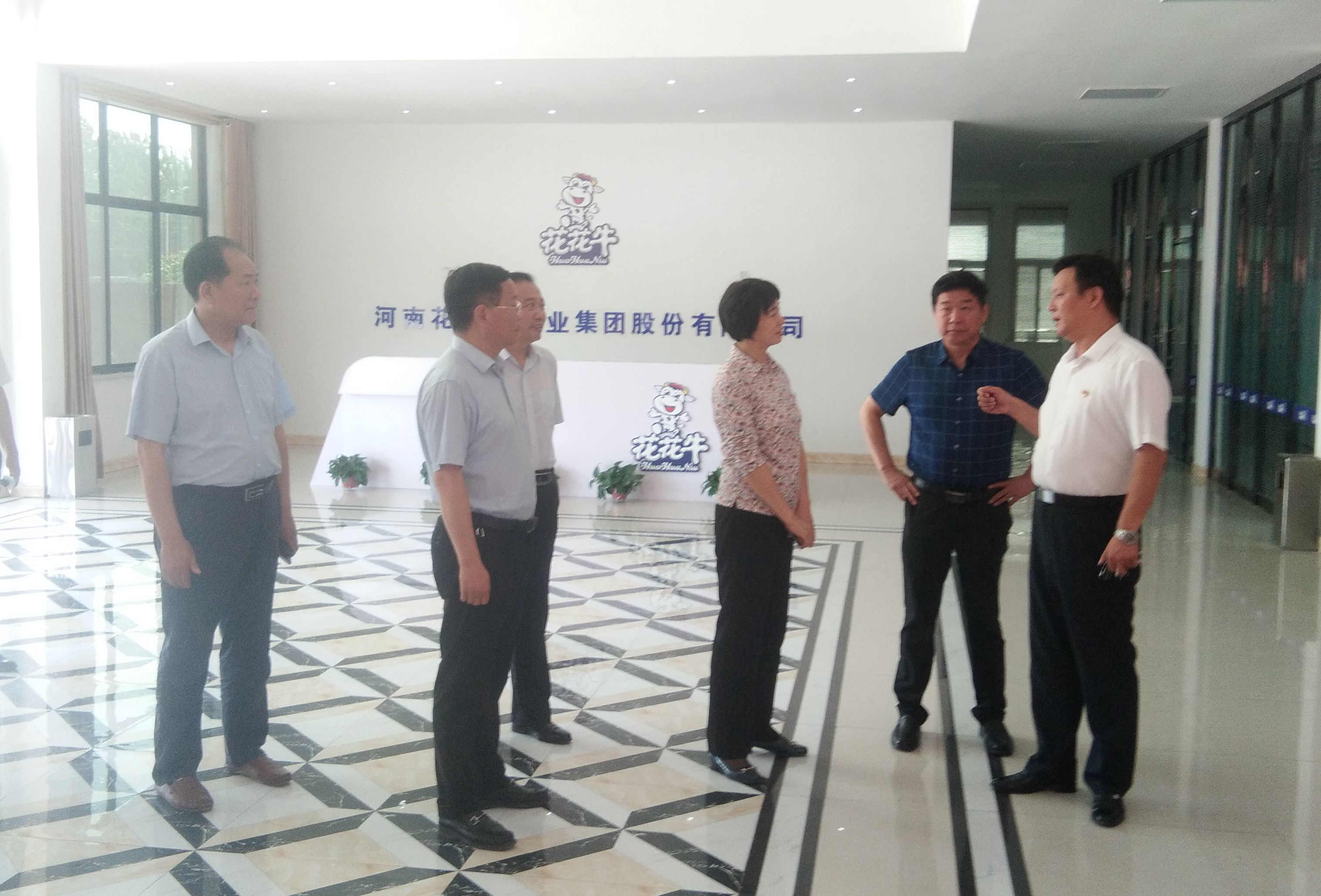 駐馬店市委常委、統(tǒng)戰(zhàn)部長姚新文 蒞臨花花牛乳業(yè)集團(tuán)總部調(diào)研