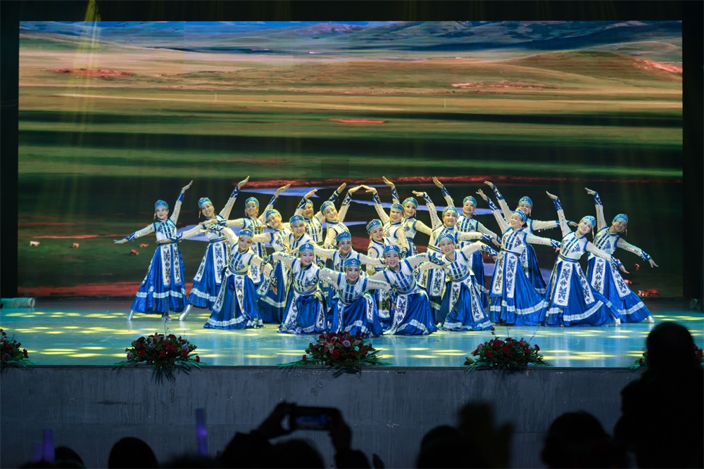 “不忘初心、聚力前行” 花花牛集團2018迎新春聯(lián)歡會隆重舉行