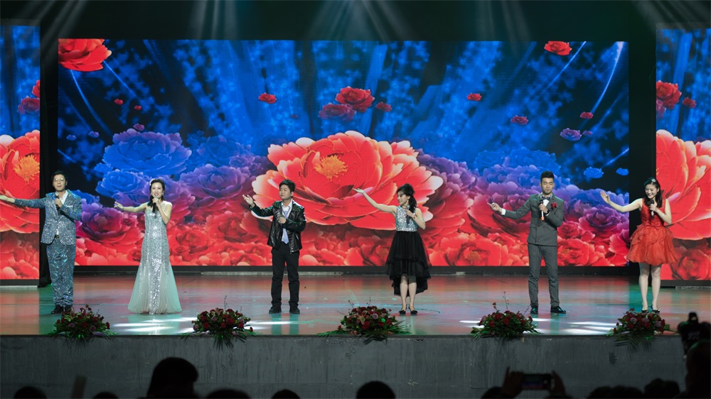 “不忘初心、聚力前行” 花花牛集團2018迎新春聯(lián)歡會隆重舉行