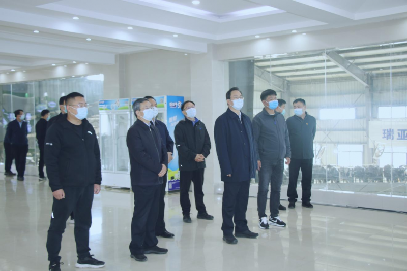 河南省人大常委會(huì)黨組書記、副主任孔昌生蒞臨花花牛魯山瑞亞牧場(chǎng)參觀調(diào)研
