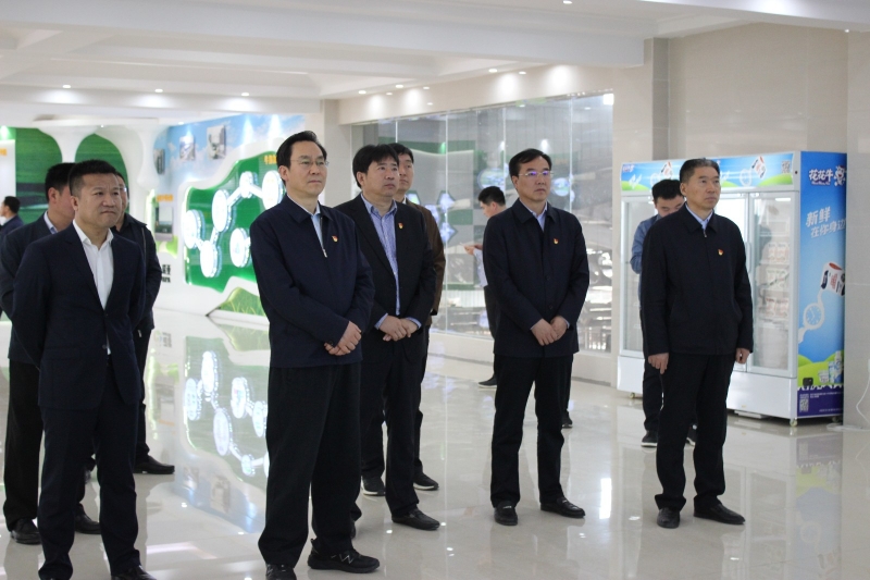 河南省委常委、組織部部長孔昌生 蒞臨河南花花牛集團魯山瑞亞牧業(yè)有限公司調(diào)研